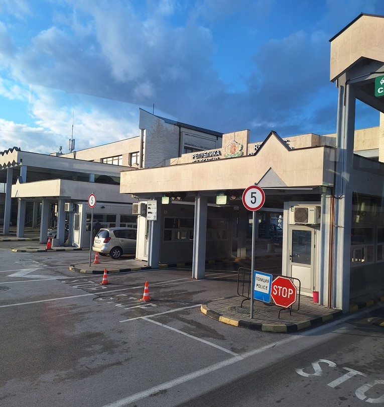 ​Συνοριακός σταθμός διέλευσης πούλμαν  στις οδικές εκδρομές εξωτερικό