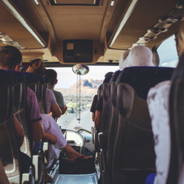 Ταξιδεύοντας με πούλμαν μπορούμε να γίνουμε μια μεγάλη παρέα